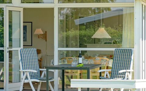 Maybritt - 100M from the Sea: Bleu, Arbuste, Chalet, Couverture De Sol, Jardin, Biens, Ombre, Aménagement Paysager, Ferme, Eco Hôtel