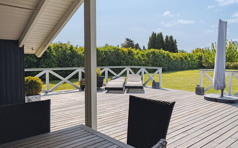 Nilsa - 400M from the Sea: Bleu, Arbuste, Chalet, Couverture De Sol, Jardin, Biens, Ombre, Aménagement Paysager, Ferme, Eco Hôtel