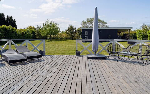 Nilsa - 400M from the Sea: Bleu, Arbuste, Chalet, Couverture De Sol, Jardin, Biens, Ombre, Aménagement Paysager, Ferme, Eco Hôtel