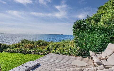 Daike - 25M from the Sea: Bleu, L'Eau, Horizon, Mer, Cotiers Et Relief Océaniques, Océan, Côte, Mobilier De Jardin, Rive, Tropiques