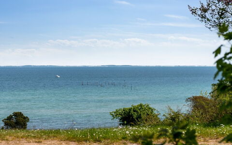 Arho - 75M from the Sea: Ciel, Bleu, L'Eau, Jour, Ressources En Eau, Plan D'Eau, Horizon, Mer, Cotiers Et Relief Océaniques, Écorégion