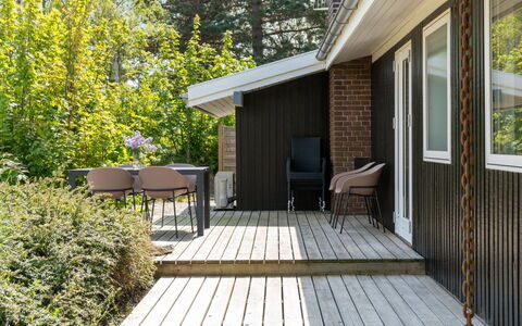Arho - 75M from the Sea: Bois, Porche, Parquet, Domicile, Sol, Plate-Forme, Dur, Sol, Composite, Planche