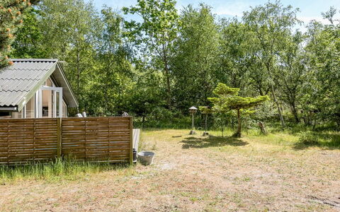 Osa - 150M from the Sea: Arbuste, Chalet, Lot Terre, Zone Rurale, Jardin, Batiments Jardin, Arrière-Cour, Pelouse, Ombre, Cour