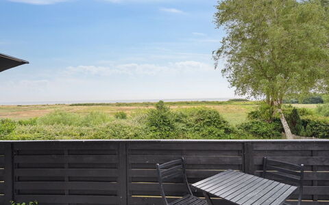 Bridgette - 100M from the Sea: Bois, Tache De Bois, Planche, Dur, Chalet, Plate-Forme, Siding, Ombre, Parquet, Batiments Jardin