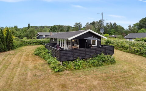 Bridgette - 100M from the Sea: Bois, Tache De Bois, Planche, Dur, Chalet, Plate-Forme, Siding, Ombre, Parquet, Batiments Jardin