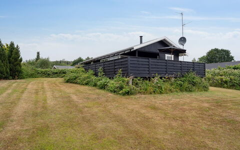 Bridgette - 100M from the Sea: Bois, Tache De Bois, Planche, Dur, Chalet, Plate-Forme, Siding, Ombre, Parquet, Batiments Jardin