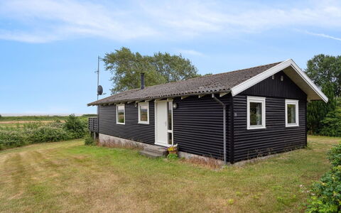 Bridgette - 100M from the Sea: Bois, Tache De Bois, Planche, Dur, Chalet, Plate-Forme, Siding, Ombre, Parquet, Batiments Jardin