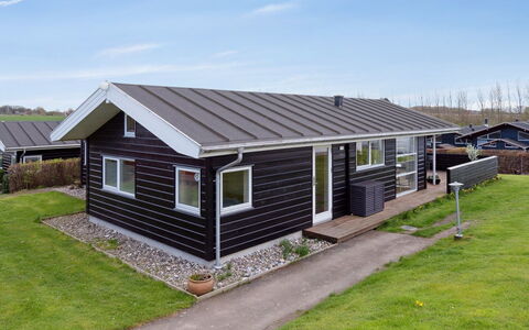 Sointu - 250M from the Sea: Toit, Chalet, Domicile, Ombre, Siding, Ferme, Porche, Structure En Plein Air, Batiments Jardin