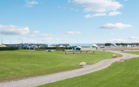 Sointu - 250M from the Sea: Toit, Chalet, Domicile, Ombre, Siding, Ferme, Porche, Structure En Plein Air, Batiments Jardin