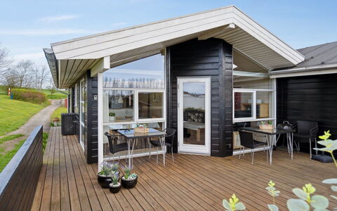Sointu - 250M from the Sea: Toit, Maison, Domicile, Chalet, Siding, Biens, Allée, Batiments Jardin, Cour, Cabanon