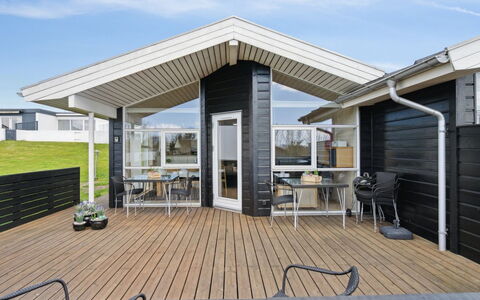 Sointu - 250M from the Sea: Toit, Maison, Domicile, Chalet, Siding, Biens, Allée, Batiments Jardin, Cour, Cabanon