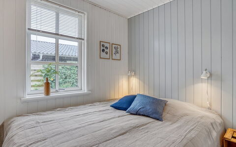 Ajvi - 50M from the Sea: Bois, Sol, Plafond, Sol, Design Intérieur, Chambre, Planche, Parquet, Literie, Lit
