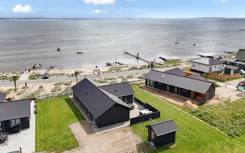 Eino - 30M from the Sea: Bois, Toit, Domicile, Maison, Architecture, Siding, Lot Terre, Chalet, Cabanon, Batiments Jardin