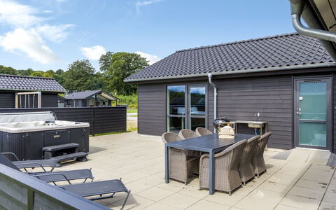 Eino - 30M from the Sea: Bois, Toit, Domicile, Maison, Architecture, Siding, Lot Terre, Chalet, Cabanon, Batiments Jardin