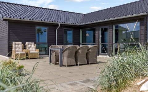 Eino - 30M from the Sea: Bois, Toit, Domicile, Maison, Architecture, Siding, Lot Terre, Chalet, Cabanon, Batiments Jardin