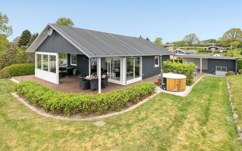 Ankarl - 700M from the Sea: Maison, Toit, Domicile, Chalet, Biens, Ferme, Villa, Porche, Siding