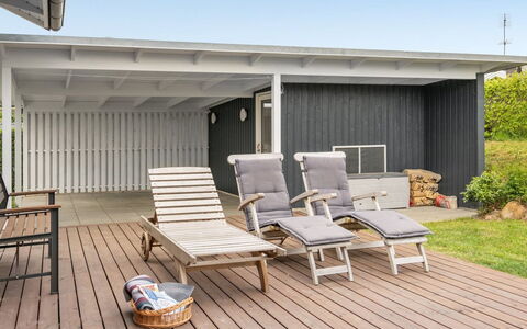 Ankarl - 700M from the Sea: Maison, Toit, Domicile, Chalet, Biens, Ferme, Villa, Porche, Siding