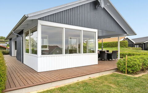 Ankarl - 700M from the Sea: Toit, Maison, Domicile, Chalet, Porte, Siding, Plate-Forme, Porche, Planche, Dur