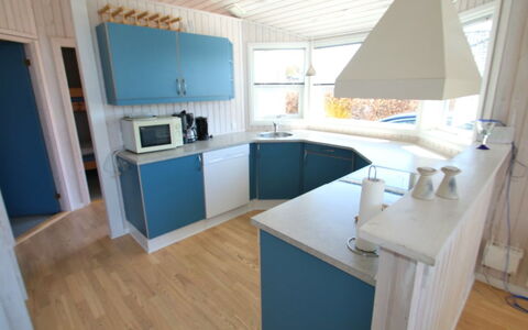 Aaran - 300M from the Sea: Maison, Toit, Domicile, Chalet, Arbuste, Couverture De Sol, Biens, Ferme, Siding, Batiments Jardin