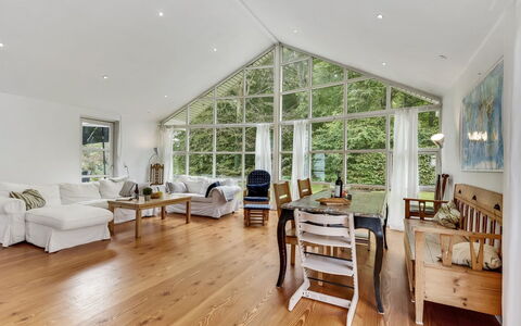 Bjerund - 250M from the Sea: Bleu, Arbuste, Chalet, Couverture De Sol, Jardin, Biens, Ombre, Aménagement Paysager, Ferme, Eco Hôtel