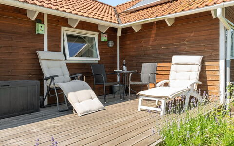 Kaike - 100M from the Sea: Maison, Toit, Domicile, Chalet, Biens, Ferme, Villa, Porche, Siding