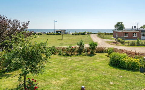 Kaike - 100M from the Sea: Maison, Toit, Domicile, Chalet, Biens, Ferme, Villa, Porche, Siding