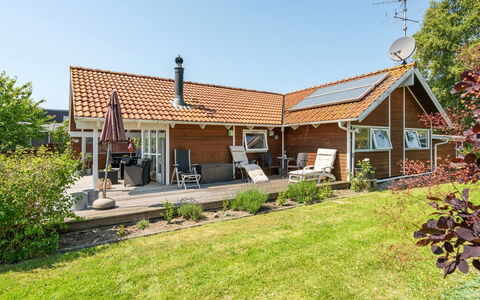 Kaike - 100M from the Sea: Maison, Toit, Domicile, Chalet, Biens, Ferme, Villa, Porche, Siding