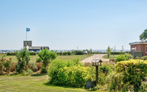 Kaike - 100M from the Sea: Bleu, Arbuste, Chalet, Couverture De Sol, Jardin, Biens, Ombre, Aménagement Paysager, Ferme, Eco Hôtel