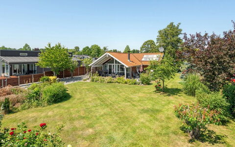 Kaike - 100M from the Sea: Bleu, Arbuste, Chalet, Couverture De Sol, Jardin, Biens, Ombre, Aménagement Paysager, Ferme, Eco Hôtel