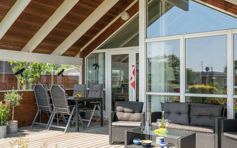 Kaike - 100M from the Sea: Bleu, Arbuste, Chalet, Couverture De Sol, Jardin, Biens, Ombre, Aménagement Paysager, Ferme, Eco Hôtel