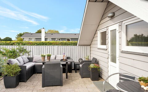Josef - 500M from the Sea: Meubles, Design Intérieur, Chaise, Sol, Table, Recours, Sol, Plafond, Pièce, Eco Hôtel