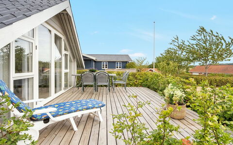 Josef - 500M from the Sea: Meubles, Design Intérieur, Chaise, Sol, Table, Recours, Sol, Plafond, Pièce, Eco Hôtel