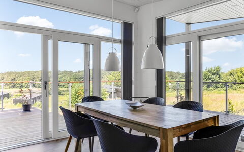 Klarin - 350M from the Sea: Meubles, Sol, Design Intérieur, Chaise, Sol, Bois, Table Cuisine Et Salle A Manger, Parquet, Salle À Manger, Table