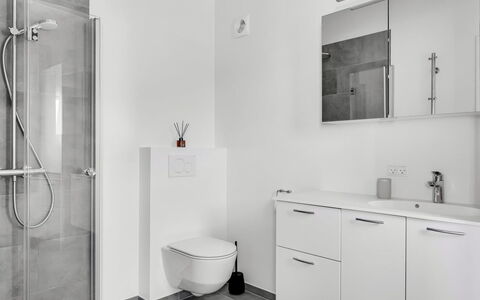 Klarin - 350M from the Sea: Sol, Sol, Design Intérieur, Salle De Bains, Luminaire Plomberie, Mur, Lavabo, Évier, Armoire De Toilette, Robinet
