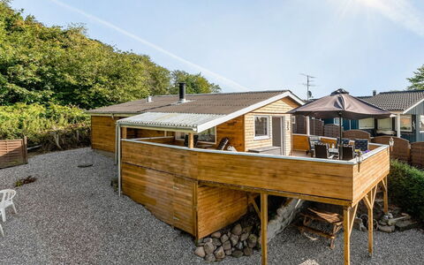 Gjurgja - 100M from the Sea: Bleu, Arbuste, Chalet, Couverture De Sol, Jardin, Biens, Ombre, Aménagement Paysager, Ferme, Eco Hôtel