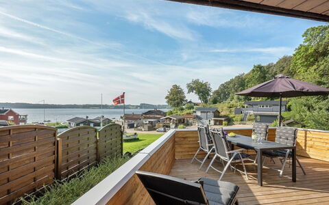 Gjurgja - 100M from the Sea: Bleu, Arbuste, Chalet, Couverture De Sol, Jardin, Biens, Ombre, Aménagement Paysager, Ferme, Eco Hôtel
