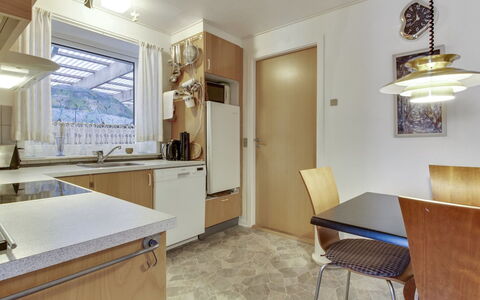 Fiola - 20Km from the Sea: Comptoir, Design Intérieur, Meubles, Sol, Plafond, Cuisine, Évier, Luminaire Plomberie, Sol, Cabinetry