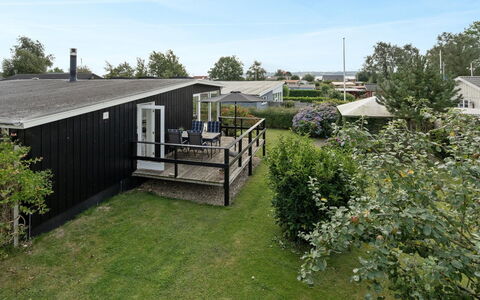 Albricus - 250M from the Sea: Toit, Maison, Domicile, Chalet, Siding, Biens, Allée, Batiments Jardin, Cour, Cabanon