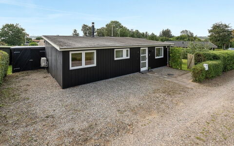 Albricus - 250M from the Sea: Toit, Maison, Domicile, Chalet, Siding, Biens, Allée, Batiments Jardin, Cour, Cabanon