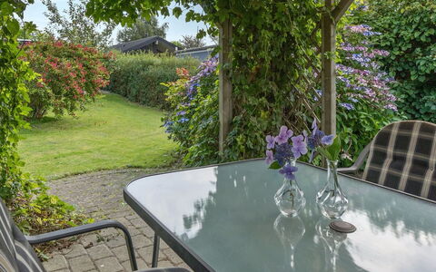 Albricus - 250M from the Sea: Toit, Maison, Domicile, Chalet, Siding, Biens, Allée, Batiments Jardin, Cour, Cabanon