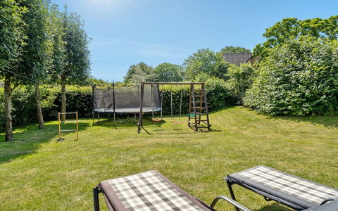 Hwiting - 200M from the Sea: Herbe, Jardin, Lot Terre, Pelouse, Ombre, Mobilier De Jardin, Arrière-Cour, Cour, Aménagement Paysager, Prairie