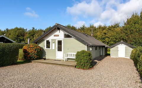 Joona - 600M from the Sea: Toit, Maison, Domicile, Chalet, Porte, Siding, Plate-Forme, Porche, Planche, Dur