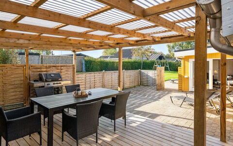 Nane - 80M from the Sea: Herbe, Maison, Toit, Chalet, Domicile, Arbuste, Ferme, Lot Terre, Zone Rurale