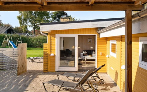 Nane - 80M from the Sea: Herbe, Maison, Toit, Chalet, Domicile, Arbuste, Ferme, Lot Terre, Zone Rurale