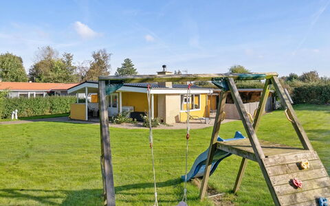 Nane - 80M from the Sea: Herbe, Maison, Toit, Chalet, Domicile, Arbuste, Ferme, Lot Terre, Zone Rurale