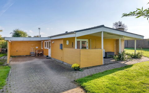 Nane - 80M from the Sea: Herbe, Maison, Toit, Chalet, Domicile, Arbuste, Ferme, Lot Terre, Zone Rurale