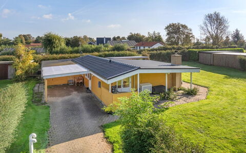 Nane - 80M from the Sea: Herbe, Maison, Toit, Chalet, Domicile, Arbuste, Ferme, Lot Terre, Zone Rurale