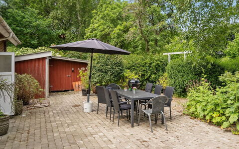 Jonni - 15Km from the Sea: Toit, Maison, Domicile, Chalet, Porte, Siding, Biens, Pelouse, Cour, Porche