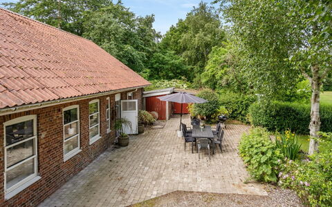 Jonni - 15Km from the Sea: Toit, Maison, Domicile, Chalet, Porte, Siding, Biens, Pelouse, Cour, Porche