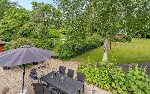 Jonni - 15Km from the Sea: Toit, Maison, Domicile, Chalet, Porte, Siding, Biens, Pelouse, Cour, Porche